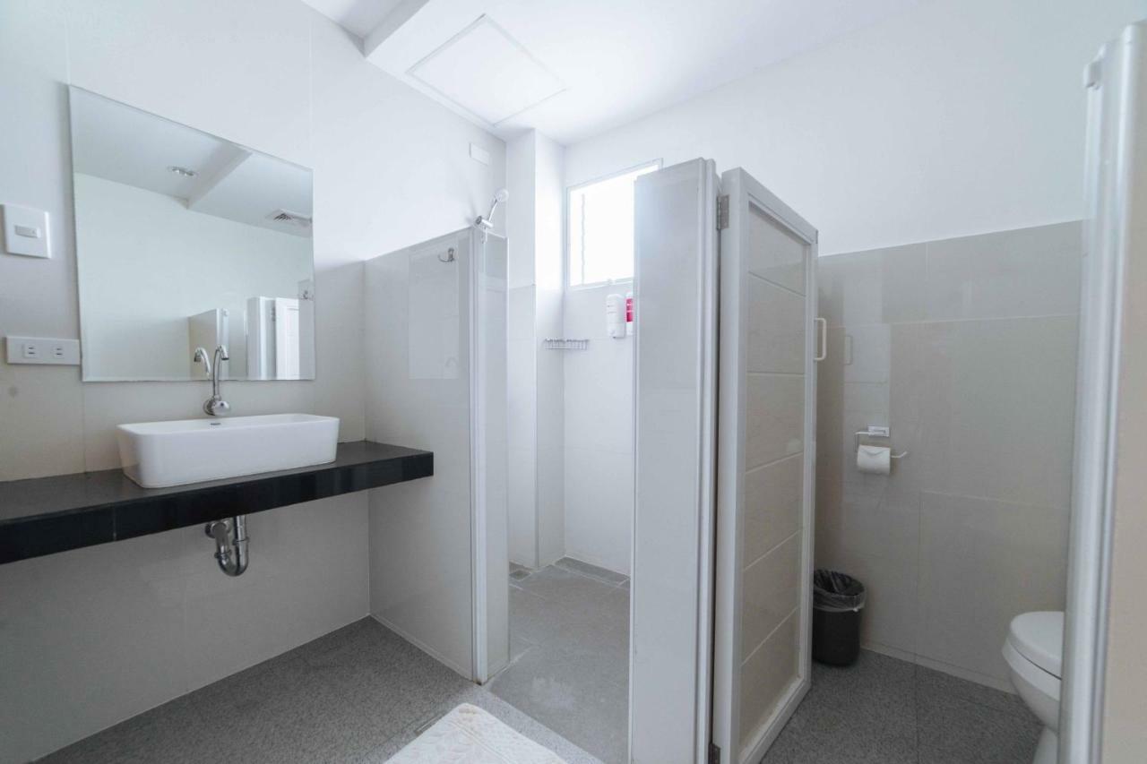 Reddoorz Premium @ Guadalupe Village Davao City المظهر الخارجي الصورة
